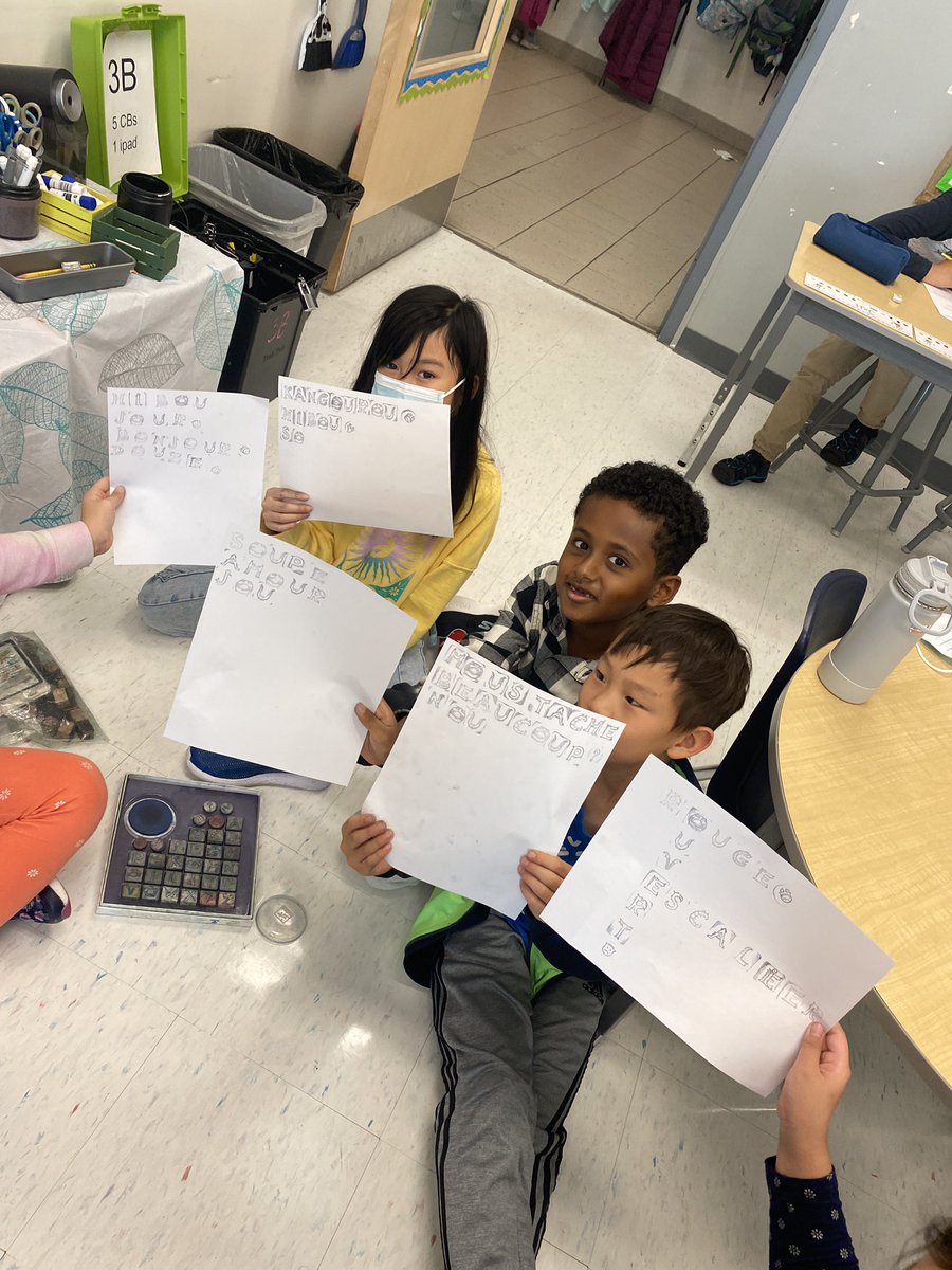 AnneSeniuk's tweet photo. On travaille le son “ou”! We use different methods to show our learning. Our favorite is using stamps!! @KanataHighlands https://t.co/T1kl0xUuJY