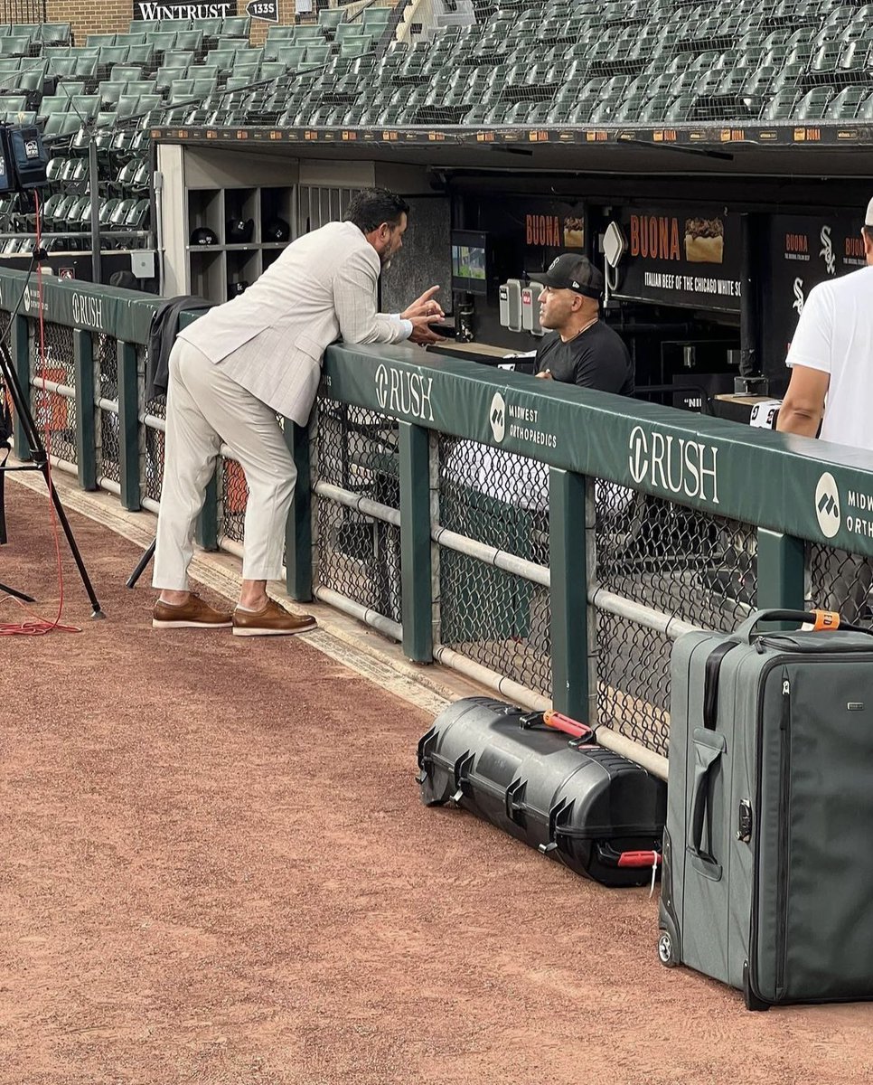 OzzieGuillen's tweet photo. La gente siempre habla sin saber la realidad. Los amigos y amistades que tengo en este juego son muchas. Dos hombres de béisbol hablando de nuestro juego de golf 😀😀😀sigue poniendo de nuestro país en grande Miguel. #MundoGuillen #GuillensWorld https://t.co/Nzxd6R1gkh
