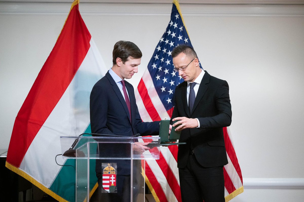zoltanspox's tweet photo. Péter Szijjártó, Minister of Foreign Affairs and Trade, presented the Order of Merit of Hungary to @jaredkushner , frmr senior adviser to US President Donald Trump, on Thursday in New York for his work in strengthening Hungarian-American rltns &amp; promoting peace in the Middle East https://t.co/oicH4rdNvq