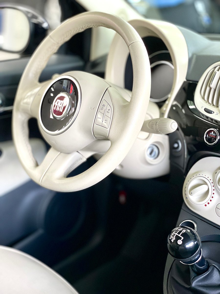 DriversMart's tweet image. This Fiat 500 is the perfect mixture of fun and comfort with its thrilling 5-speed manual transmission and its premium-feeling interior.