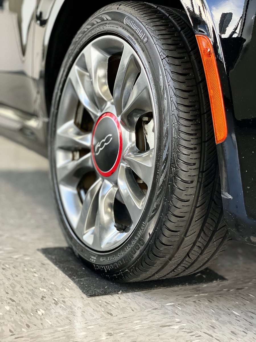 DriversMart's tweet image. This Fiat 500 is the perfect mixture of fun and comfort with its thrilling 5-speed manual transmission and its premium-feeling interior.