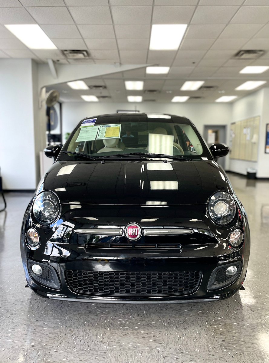 DriversMart's tweet image. This Fiat 500 is the perfect mixture of fun and comfort with its thrilling 5-speed manual transmission and its premium-feeling interior.
