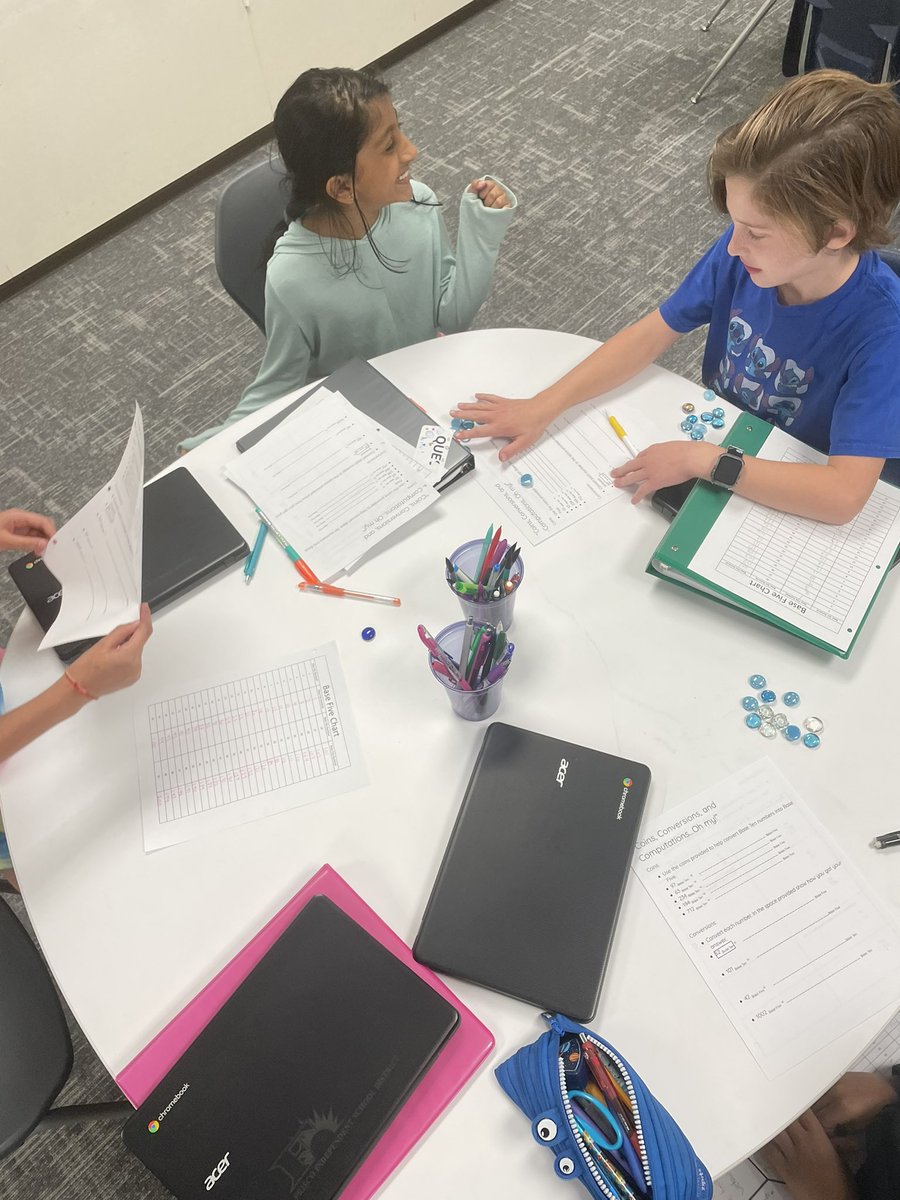 Mrs_AndersonTX's tweet photo. Just a group of fourth graders living in a Base 5 world! #robertsonu #RESUbuntu @whitneysbriggs @Robertson_Elem https://t.co/B1iJe6MxAQ