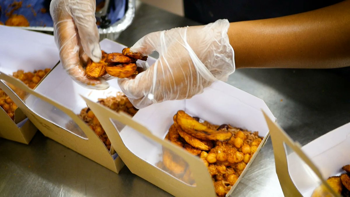 thefeelgoodcomm's tweet photo. *Appreciation Post*
These guys filled us up at our community Summer Party a few weeks ago and all I can say is @bellybuffcaribbeancuisine did the damn ting.
#bellybuffltd #caribbeancuisine #eventcatering #blackowned #summerparty #events #hackney #community #food https://t.co/AZyuO3skCy