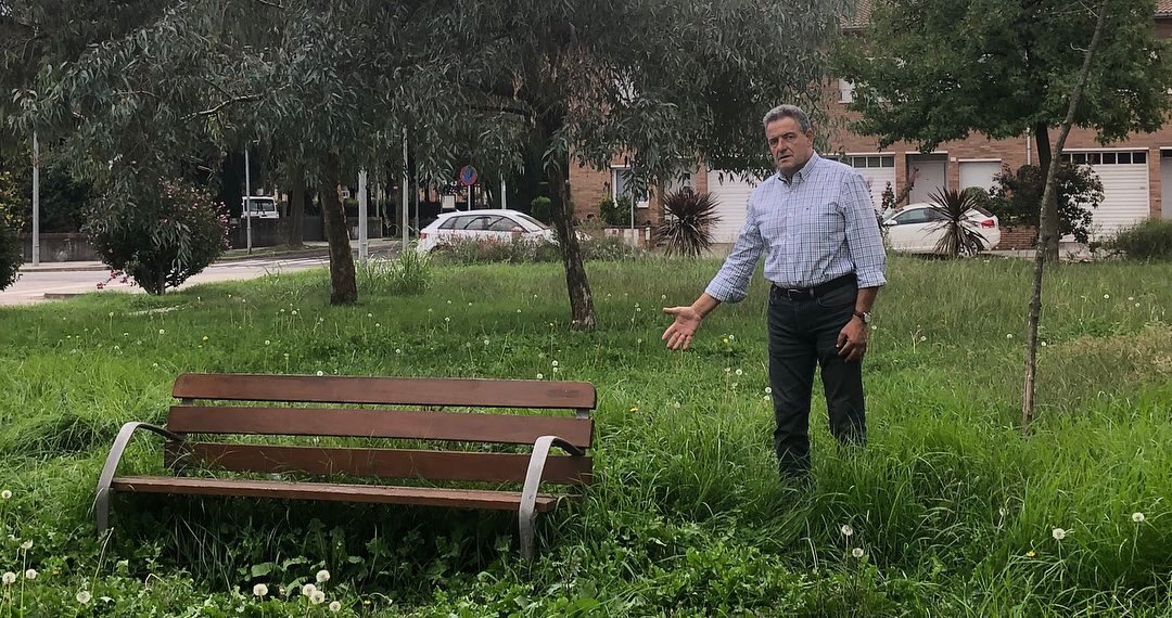 pscolot's tweet photo. ❗️Des del PSC continuem insistint en que cal tenir més cura de l'espai públic. 

📷La situació del Parc del carrer Girgola -entre la carretera de la Deu i l'Avinguda Sant Jordi és lamentable i demanem una ràpida intervenció de les Brigades de Jardineria d’@Olotuit 

#PerOlot https://t.co/gQq43ERgOo