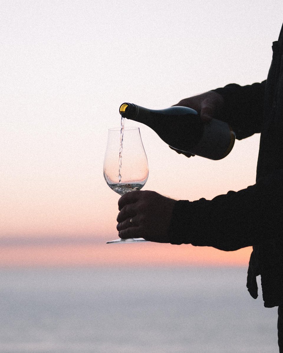 WineCountry's tweet photo. At the intersection of rugged coastlines and stunning vineyards is Grayln Estate in Western Australia. While its scenery will inspire you to visit, the wine will keep you coming back for more. 

📷: @Gralyn_Estate https://t.co/fkBWt1GAV7
