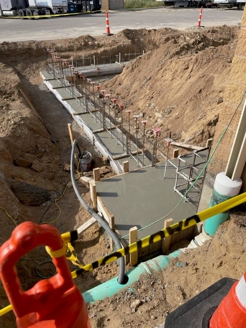 PeterbiltGroup's tweet image. *progress update*
The footing has been poured for the new addition of the parts department in Mankato, MN! #excitingchanges