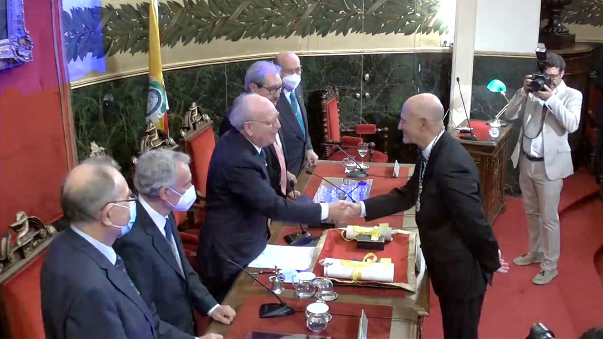 🎖️El Prof. Dr. Juan Carlos Izpisúa Belmonte recibe la Medalla de Honor de manos del Presidente de la Real Academia Nacional de Medicina de España, Eduardo Díaz-Rubio