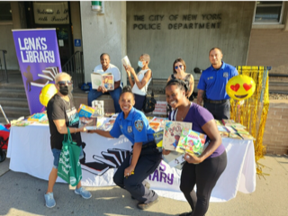 NYPD113Pct's tweet photo. Yesterday's 113 Pct Outdoor Library was a success!! Lena's Library, Jamaica Partnership and many more donated books! Be on the look out for next month's Outdoor Library and Queens Library will be giving out Library cards!  #OutdoorLibrary #PBQS #FreeBooks  #EducationIsKey https://t.co/Utq5Hz51Wg