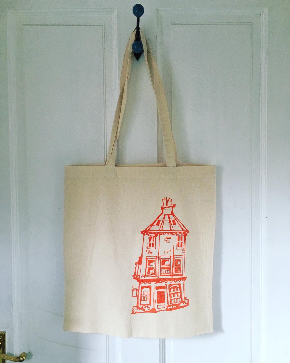 aheavysoul's tweet photo. Had a great evening at Kin.der print studios, Glossop, last night, turning my design into a new @ScrivenersBooks tote bag. On sale, at the shop, soon. Ish. #bookshop #scriveners #buxton #bookstagram #andreajoseph https://t.co/1NlXwzU46I