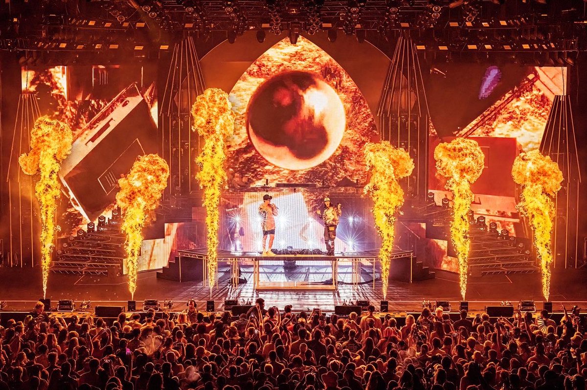 Griz's tweet photo. I DONT THINK WERE IN KANSAS ANYMORE! TRIPLE RAINBOW WAS A DREAM COME TRUE 🌈🌈🌈 https://t.co/ES88W96HQS