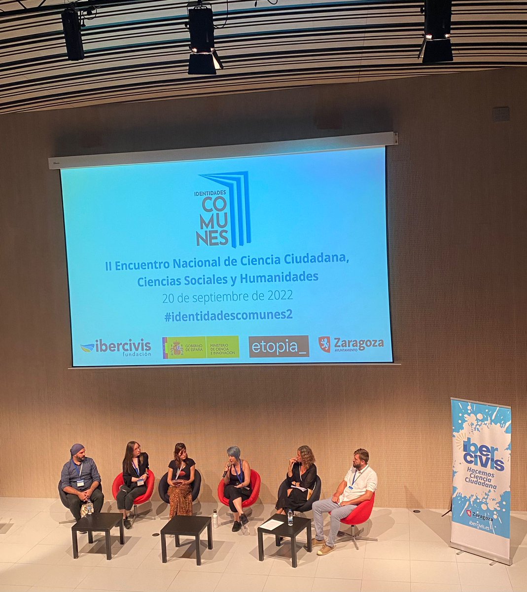 Nuestro compañero Ondrej Kratochvil presentando el martes el proyecto INPAD: educación geográfica y ciencia ciudadana. 🏞️🌍🔬📡👏😊

En <a href="/etopia_/">Etopia: Emprendimiento, Innovación y Tecnología</a> <a href="/zaragoza_es/">AyuntamientoZaragoza</a>
<a href="/IUCAunizar/">IUCA</a>
Encuentro #identidadescomunes2 #geografia #geographyeducation #didacticadelascienciaasociales