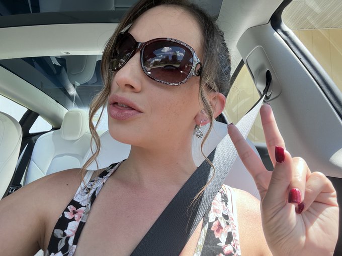 Another work day doing what I love best ✌🏻❤️ https://t.co/4E58H14FqD<a href="/tag/adultmodels"class="tags"><span>#adultmodels</span></a>