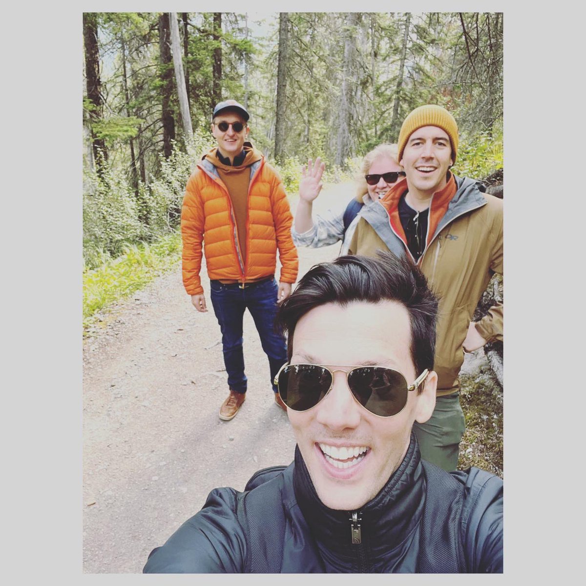 scottwhoatson's tweet photo. Day off from Pottering. Banff visits.
Hike up a mountain they said….The views are incredible they said. No one mentioned a white out.😝🇨🇦
#banff #banffnationalpark #banffcanada #sulphurmountain #hotsprings #hike #hiking #hikeup #pottedpotter #views #whiteout #itscomingin #Canada https://t.co/RNaQWF4ai0