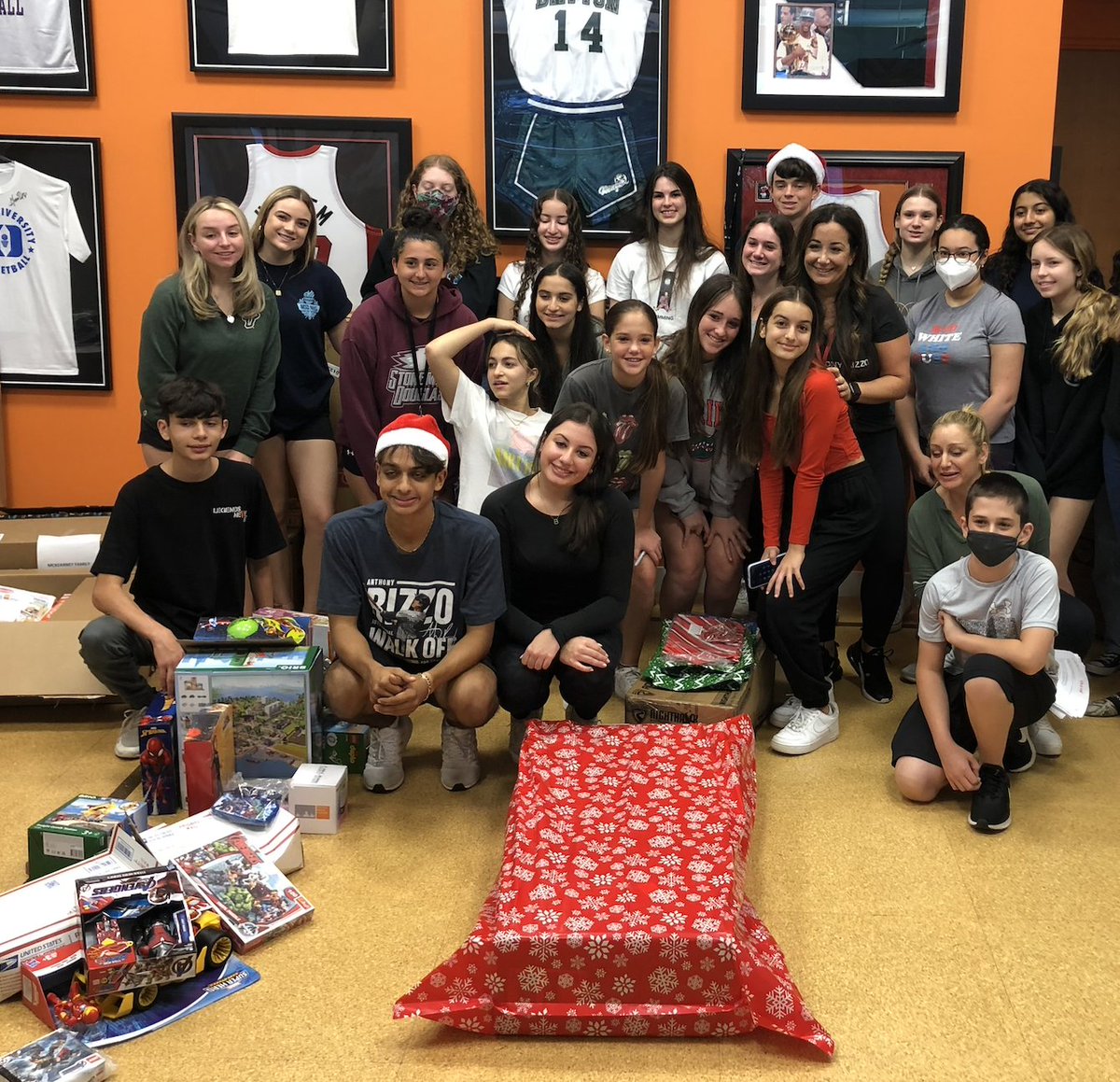RizzoFoundation's tweet photo. We are very excited to be offering the @RizzoFoundation Grant A Wish Spectacular again this year!  This program allows for families to wake up on Christmas morning (or Hanukkah) to the joy every child deserves. Apply here: 
https://t.co/nG3VCyjo6k https://t.co/q4STsmCfZ9