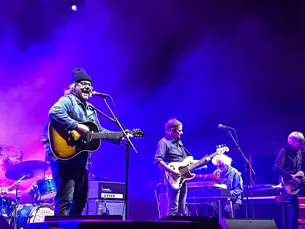_heatherblue_'s tweet photo. Best concert experience ever. Loved it more than I can express. Feeling very deep in thought... Huge THANK YOU to @wilco for an amazing performance in #bendoregon (Had a sign to say “Thank you” and he saw it!) @JeffTweedy thank you for being here now. You made a mark on my soul. https://t.co/oXQbIH8E1m