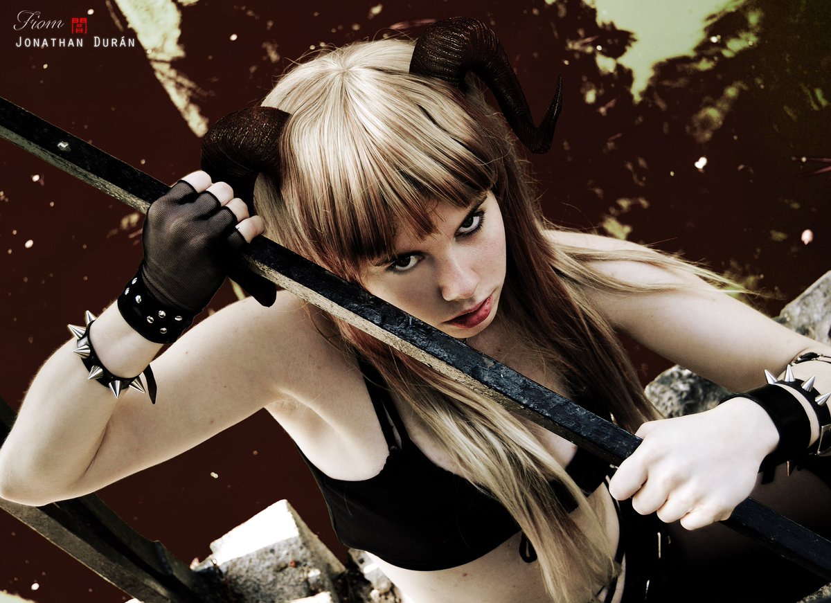 FlorenciaSofen's tweet photo. Ya que estamos celebrando que dentro de poco sale @midnightsuns con el Cosplay de Magik, aprovecho este #TBT para enseñaros el paso del tiempo: 

Mi Magik de 2011 VS Mi Magik para #midnightsuns 2022 ✨ https://t.co/e30DjuKGuw