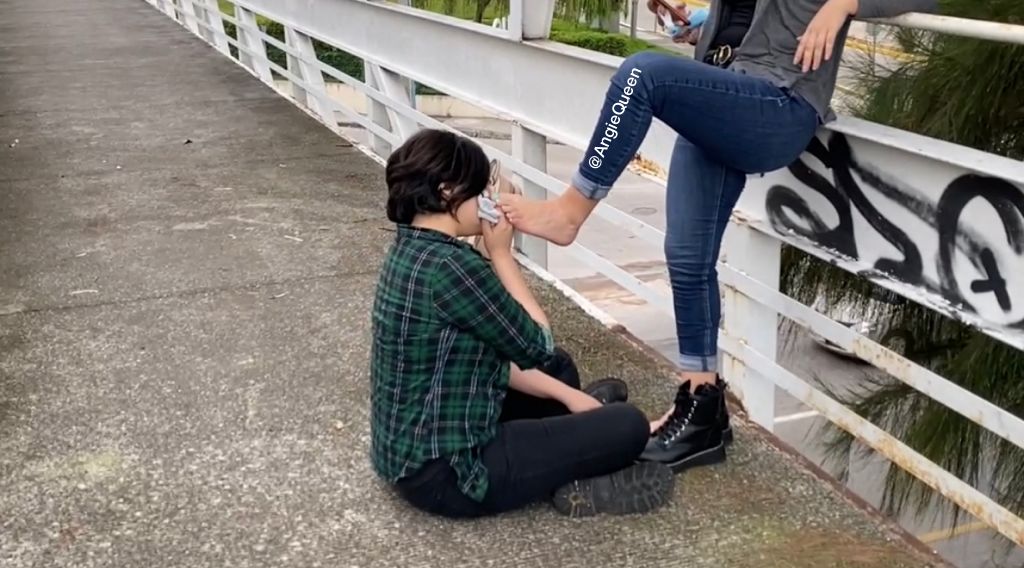 yourangiequeen's tweet photo. Smell my socks is fun! https://t.co/Cd9YtzVypV