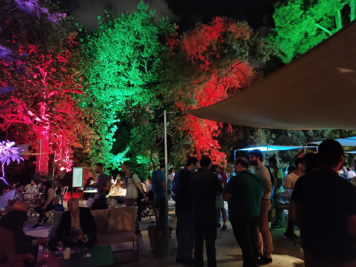 JoanaGVicente's tweet photo. We had a wonderful evening at the welcome dinner at the Botanical Garden of the University of Palermo. #SIPaV https://t.co/gHt2lFh8hI