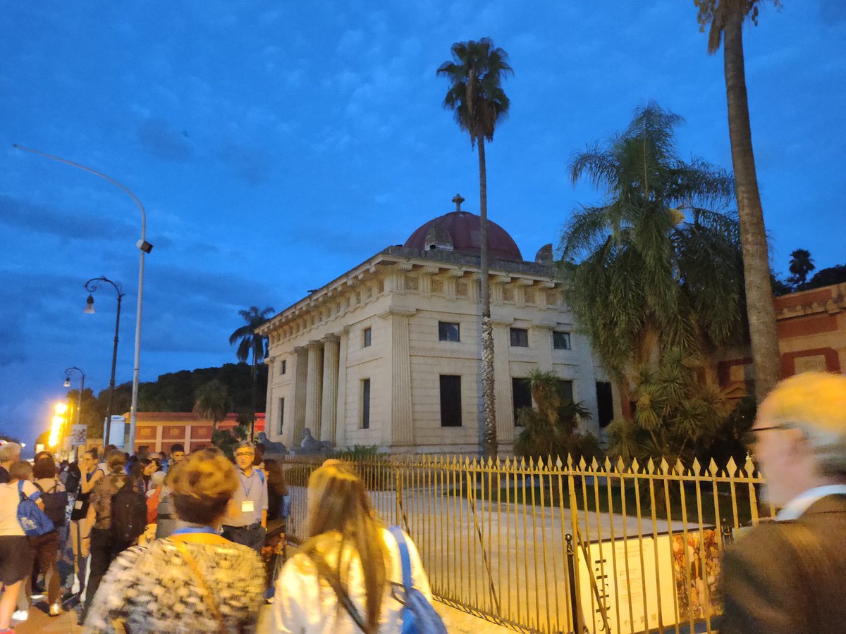 JoanaGVicente's tweet photo. We had a wonderful evening at the welcome dinner at the Botanical Garden of the University of Palermo. #SIPaV https://t.co/gHt2lFh8hI