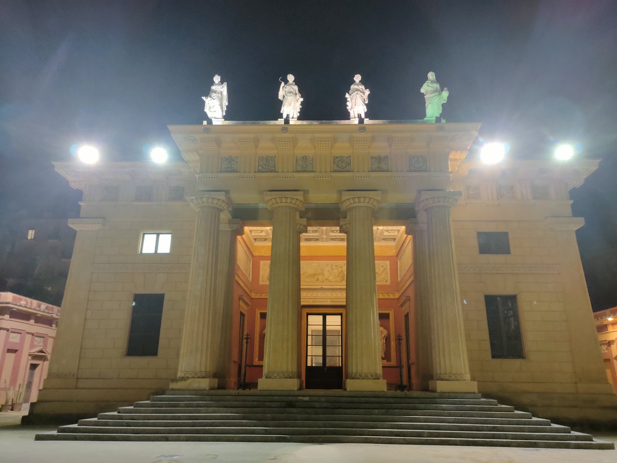 JoanaGVicente's tweet photo. We had a wonderful evening at the welcome dinner at the Botanical Garden of the University of Palermo. #SIPaV https://t.co/gHt2lFh8hI