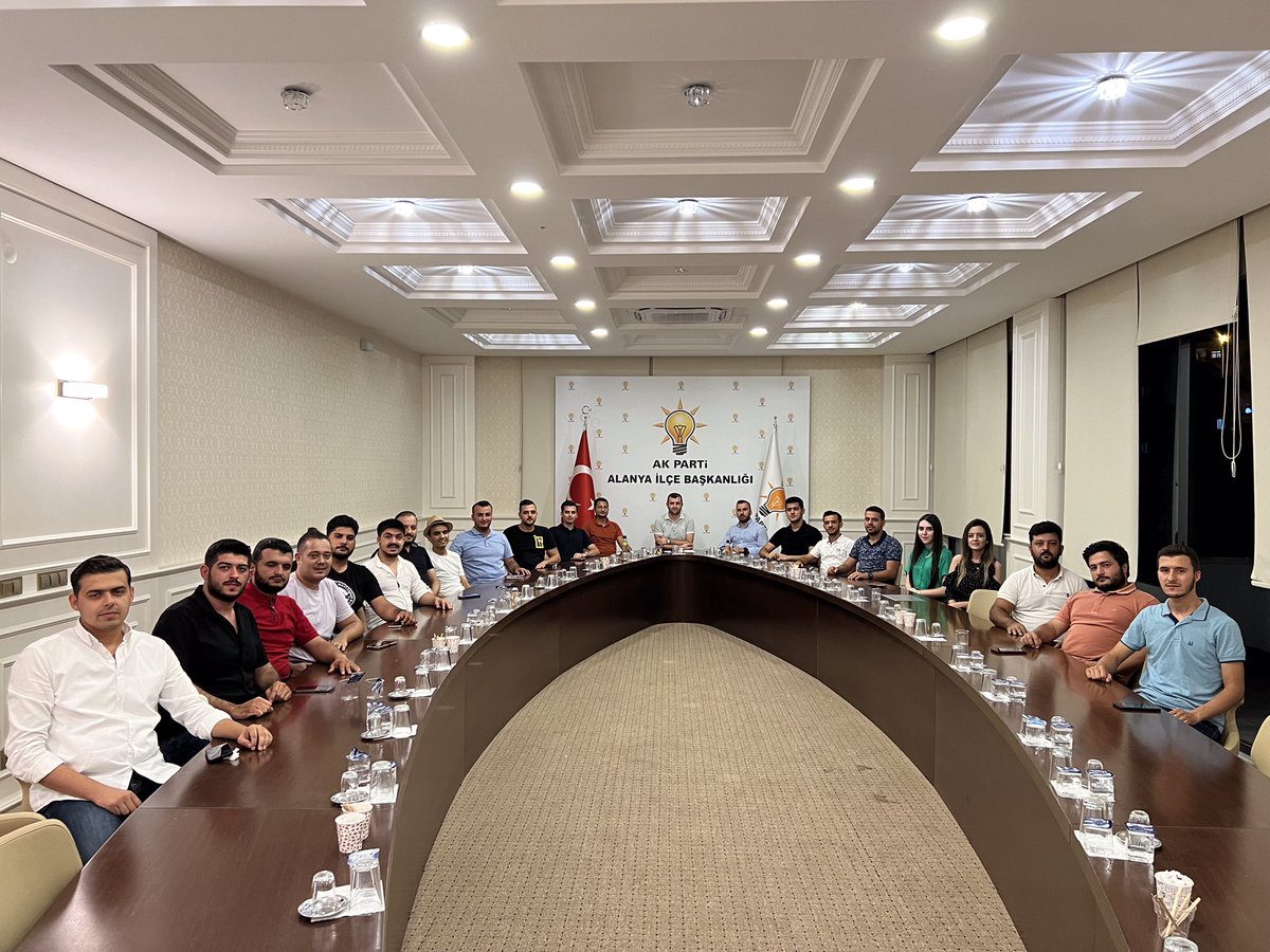 AkGencAlanya's tweet photo. Haftalık olağan yönetim kurulu toplantımızı gerçekleştirdik.
#hedef2023 https://t.co/EWjy2bKoMf