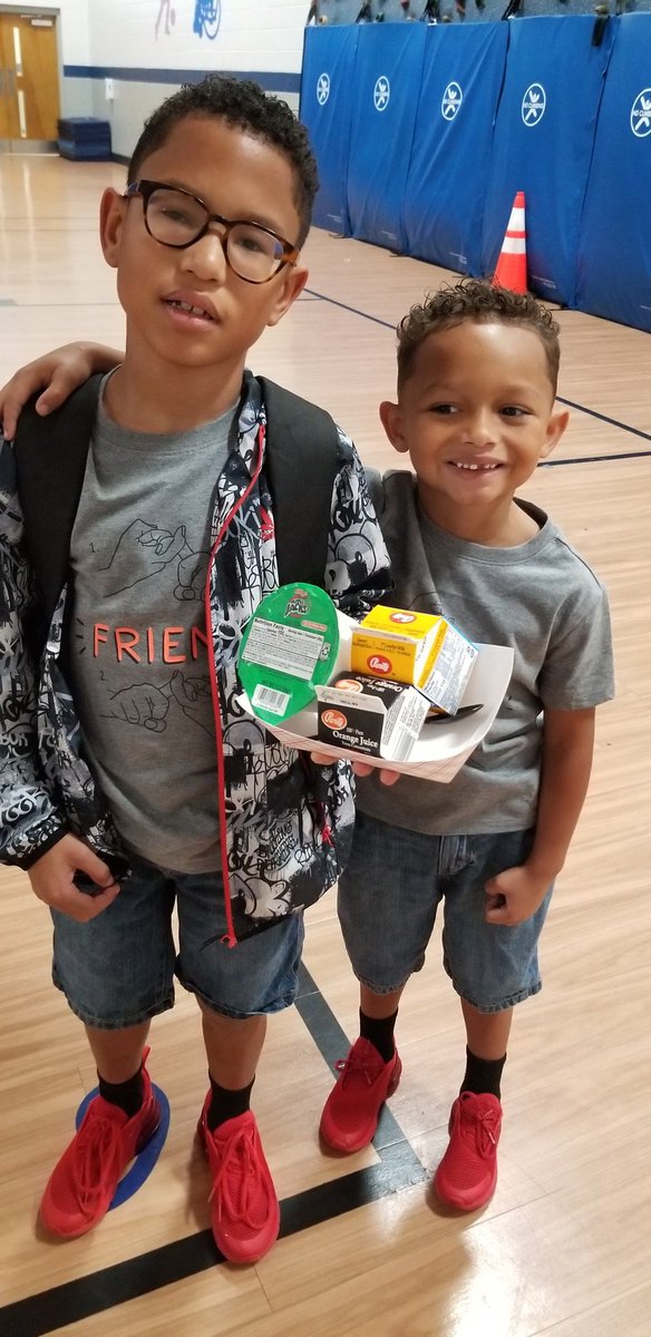 bowserminor's tweet photo. These guys were twinning it this week for @Warren_Elem book fair. Gotta love these #DeterminedDragons. https://t.co/vp2RDB9jGr