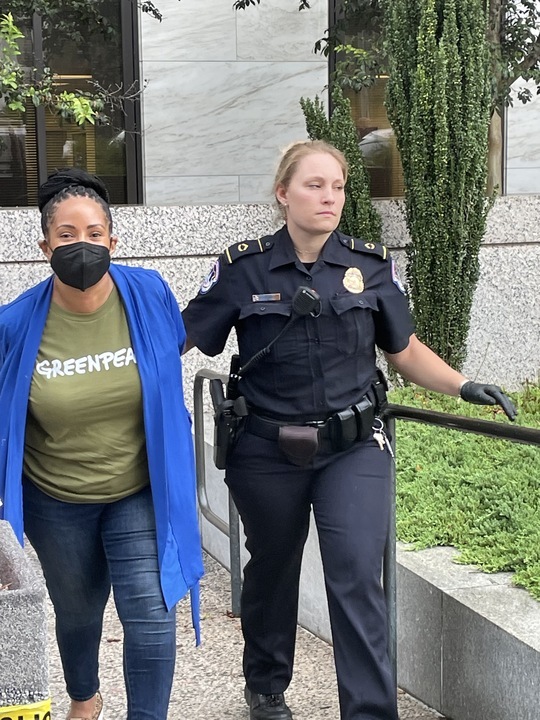 greenpeaceusa's tweet photo. 🚨 MAJOR UPDATE: Several environmental leaders, including Greenpeace USA Co-Executive Director Ebony Twilley Martin, have been arrested in the Senate Hart Building trying to protest Senators Joe Manchin and Chuck Schumer’s #DirtyDeal to fast-track fossil fuel project approvals. https://t.co/4p8cNgwFhl