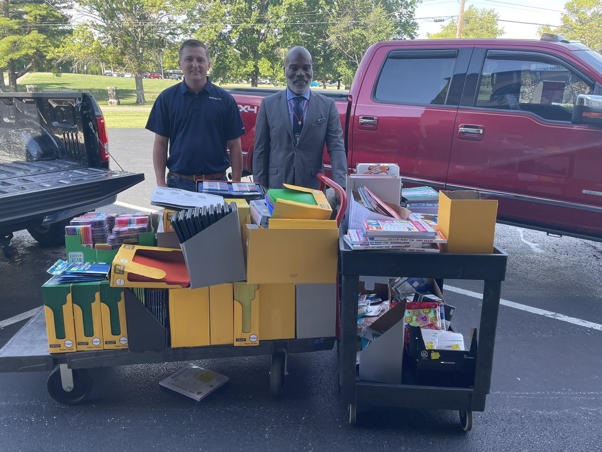 MrsKelseyRay's tweet photo. Thank you #Walmart #5236 for your generous donation of school supplies!! We appreciate your support for @WarrenCoSchools and @Warren_Elem 📚 🐉 @MrHazard101 https://t.co/JDPZ2LSV2L