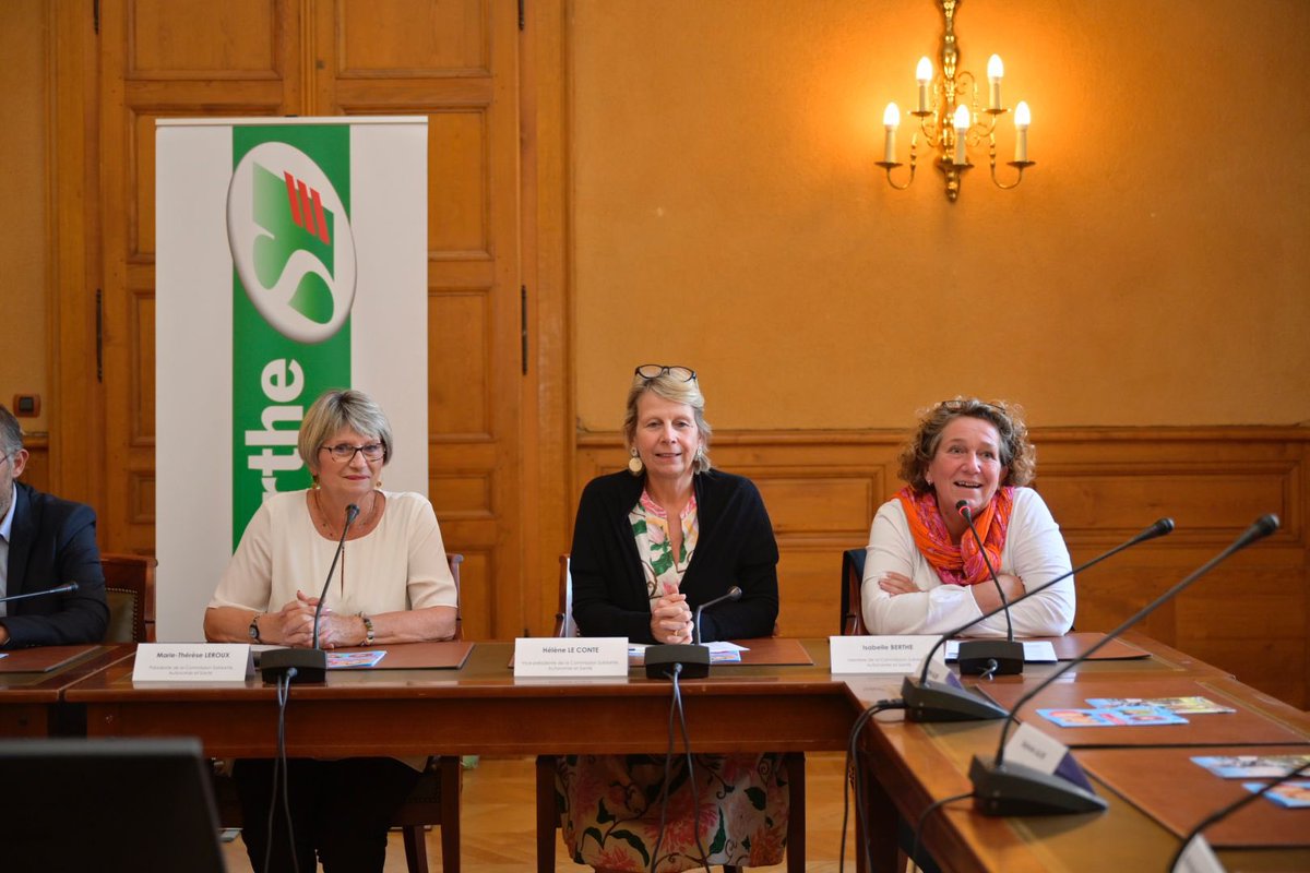 lasarthe_72's tweet photo. Présentation du dispositif de parrainage d’un enfant confié à l’ASE par Marie-Thérèse Leroux,Présidente de la commission chargée de la Solidarité,Hélène Le Conte,VP de cette commission,et Isabelle Berthe,conseillère départementale,représentant Dominique Le Mèner,Président du CD72 https://t.co/1gdo986srw
