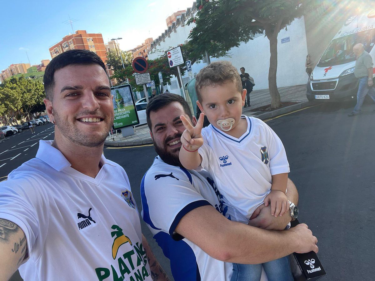 RubenNegrin's tweet photo. Este es mi hijo Lucas. Tiene dos años y es un loco por el fútbol, por el Tenerife y ahora por @gallegoenric . Tanto que no para de nombrarlo todo el día. El Lunes fue su primera ve en el estadio. Y alucino durante 90’. ( hilo ) https://t.co/ow3VT1l2sg