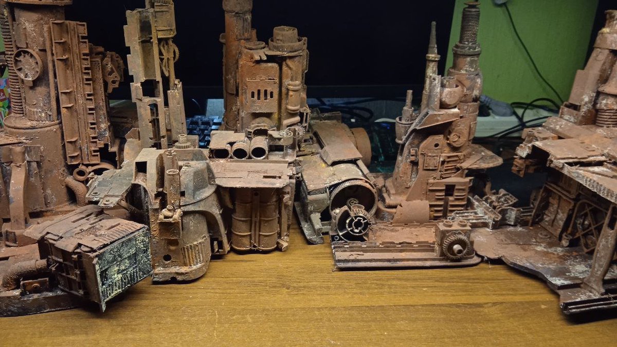 Siginnar's tweet photo. Making progress on terrain pieces I added first layer of paint and texture and now it looks like this 
#terrain #painting #diy #necromunda #postapocalyptic #tabletop https://t.co/TsPp8VLW0U