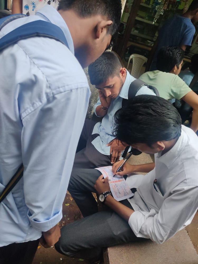 KeramShakti's tweet photo. अभाविप गडचिरोली महासदस्यता अभियान दरम्यान गडचिरोली जिल्ह्यातील विविध महाविद्यालयात सदस्य ता करण्यात आली ज्यात विद्यार्थ्यांनी उत्स्फूर्त प्रतिसाद दिला.
#ABVPGADCHIROLI
@ABVPVidarbha 
@akhileshb92 
@pvsathesir 
@v_kalane 
@AniketPajai 
@SinghkiRay 
@AniketPajai https://t.co/svYVAzFd7F