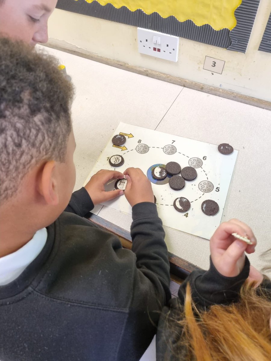 GirvanScience's tweet photo. S1 Science have been learning about the different moon cycles and having some fun with Oreo’s in the process 🌖🌗🌘 https://t.co/UY08Dfs8ke