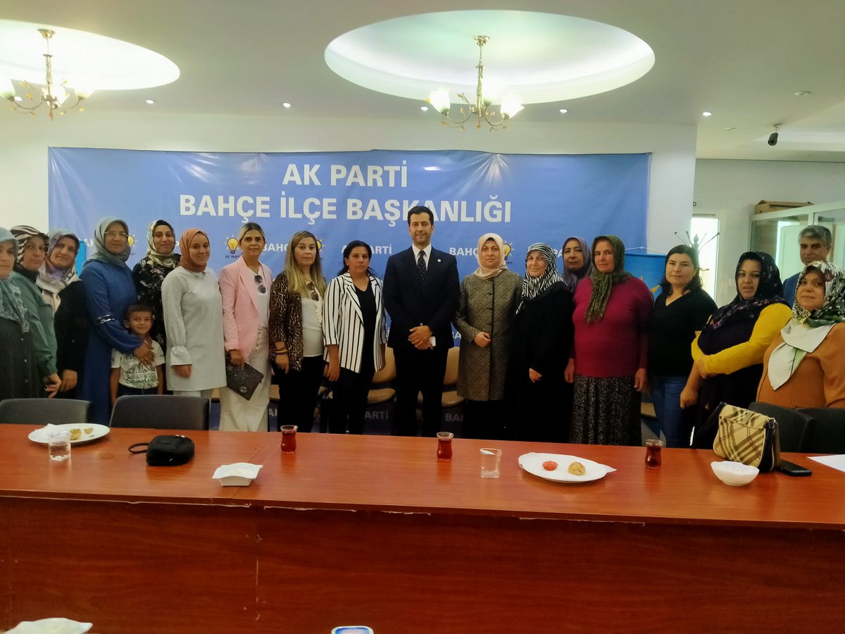akkdn_osmaniye's tweet photo. Milletvekilimiz @kayaismail80 öncülüğünde,İl Kadın Kolları Başkanımız @fatmaozlu80 İlçe Koordinatörümüz ve Teşkilatımızla İlçe Kadın Kolları yönetim kurulu istişare ve değerlendirme toplantısı gerçekleştirildi. 

#Hedef2023 için #DurmakYokYolaDevam

📍Bahçe https://t.co/KXTqmgJG0L