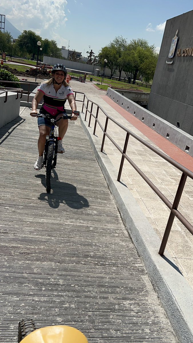 annagzz's tweet photo. De la casa al trabajo en Bici 🚲💚
#transporte #medioambiente #MobilityWeek #diasincoches #diasincoche #retosinauto #semanadelamovilidad #bici #bicicleta #cuidemosalplaneta #mueveteenbici #monterrey #nuevoleon #diputadalocal #salud #sostenibilidad #bikegirl #bikelife #speed https://t.co/MVjbgHnbIN