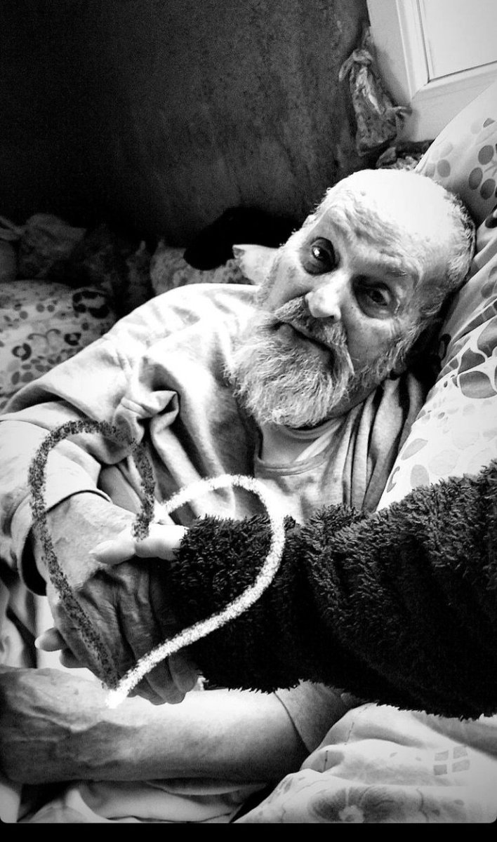 Bu dünyadaki herşeyin geçici olduğunu gerçek acının,ağlamanın nasıl olduğunu sen öğretin🥀