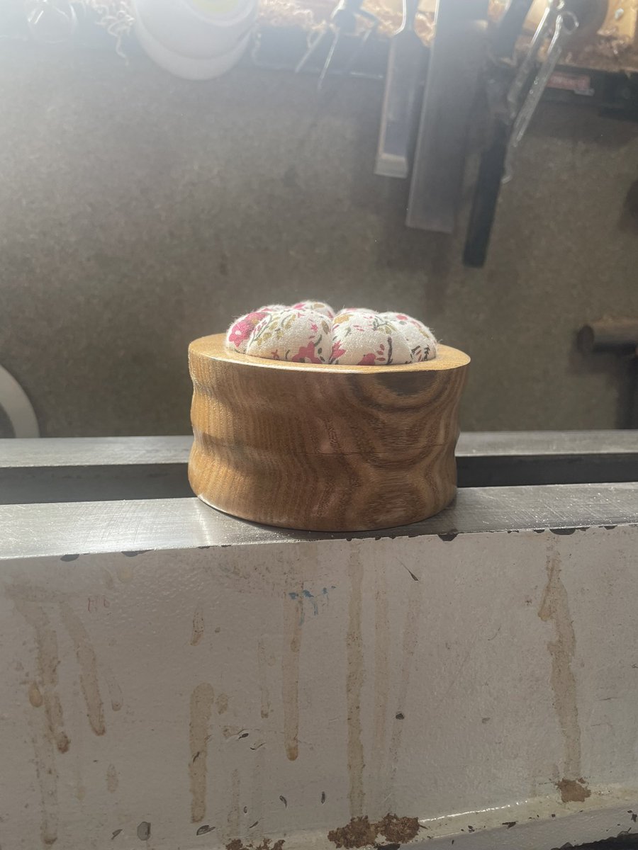 Good evening everybody hope you’ve had a good day. Here is today’s finished project. One for the sewing enthusiast. A handmade wooden pin cushion #inbizhour #yourbizhour #shopindie