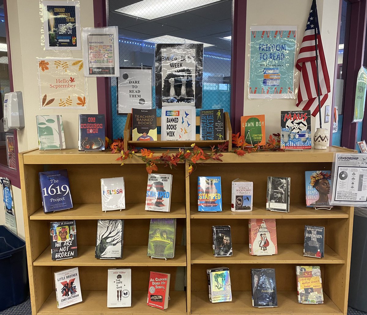 Luckylibrarian5's tweet photo. #BannedBooksWeek2022 @peru_csd Freedom to read! Check one out today! https://t.co/LZOA0iVKAE