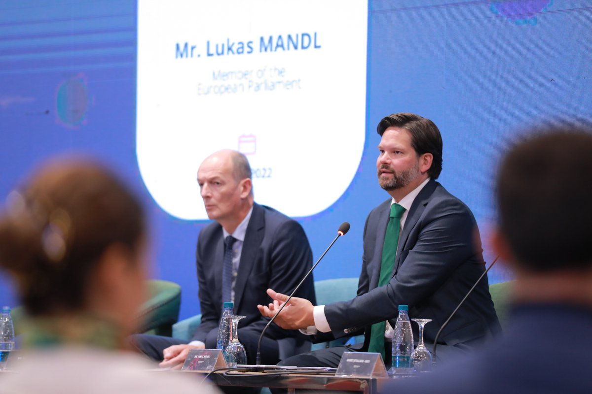 Lukas Mandl, Member of the European Parliament paves our way into digital diplomacy.
“The Western Balkans could become something like the ‘Silicon Valley’ of Europe”, was his message to the audience.

#WesternBalkansDigitalSummit #DigitalSummitPrishtina2022