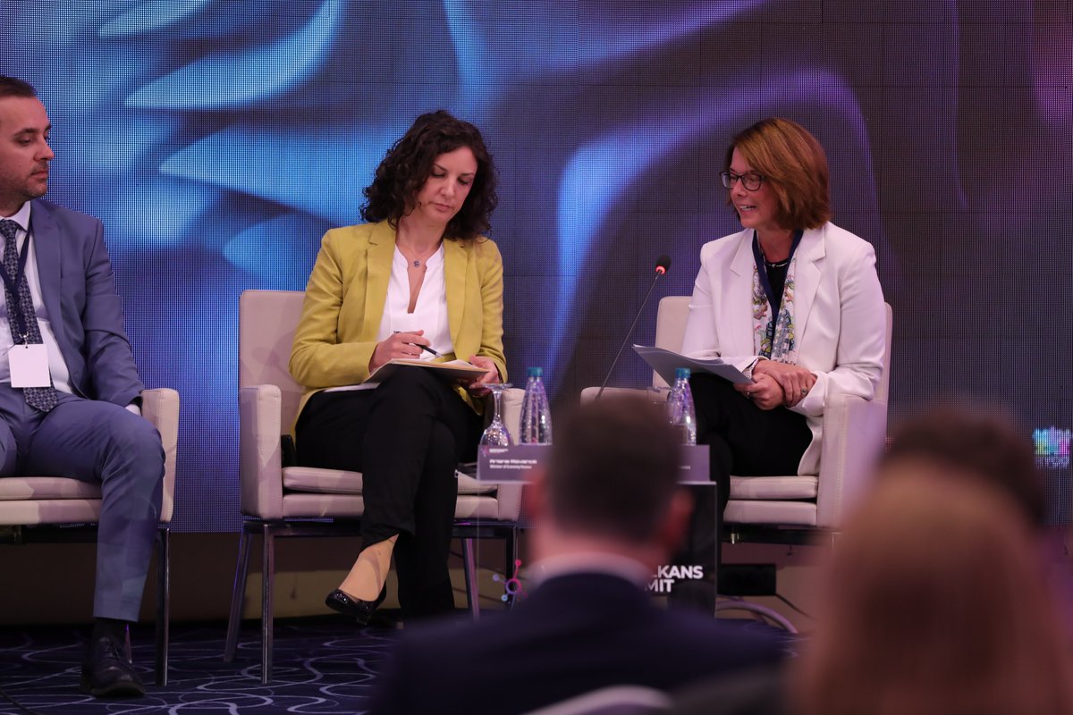 DigitalSummitWB's tweet photo. “How to bring cutting edge infrastructure to the western Balkans?”, was the center of today discussion between Jan Dröge, Nicole Klingen, Artane Rizvanolli, Admirim Aliti, Marash Dukaj, Enkelejda Muçaj and our guests.
#WesternBalkansDigitalSummit #DigitalSummitPrishtina2022 https://t.co/03GwIvC2Xe