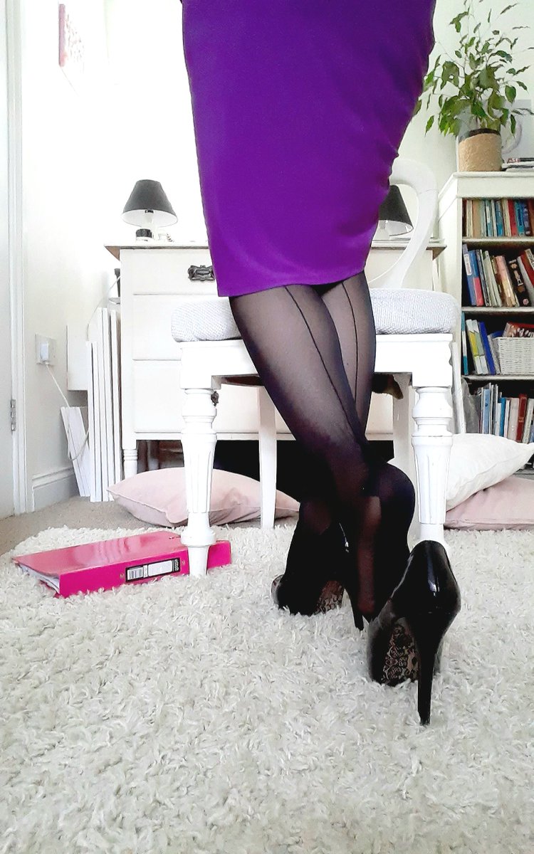 Hollys Nylons Uk on Twitter "Thursday Thigh Show...😘💕 I'm finally
