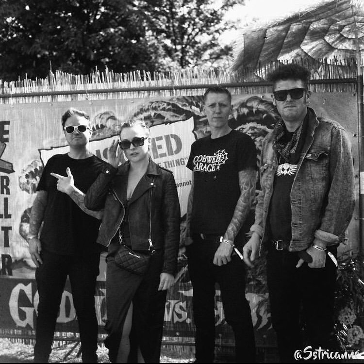 the_hawkmen's tweet photo. A cracking photo from Sjock Festival in Belgium a couple of months ago. Great memories of that weekend.
@Sjockfestival
#thehawkmen #sjock #sjockfestival #sjock45 #whenitsgone #underyourspell #nightoutintokyo #rhythmandblues #doublebass https://t.co/s99T3rTJDa