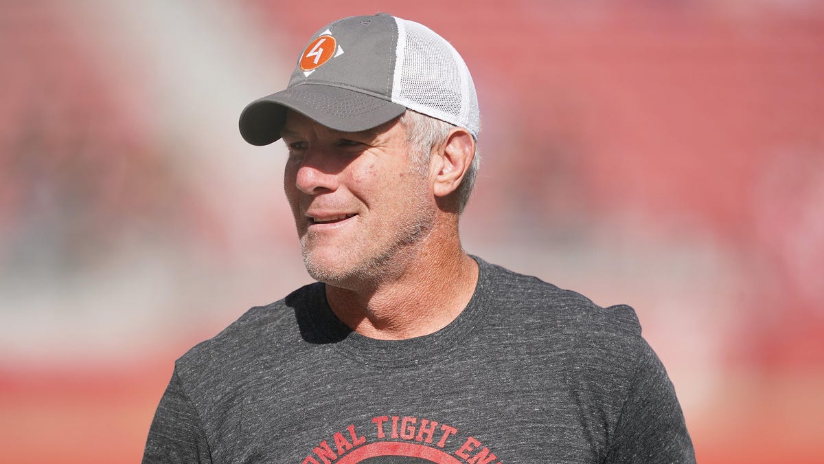 The media needs to treat Brett Favre like it did Michael Vick and Colin Kaepernick dlvr.it/SYpq8F