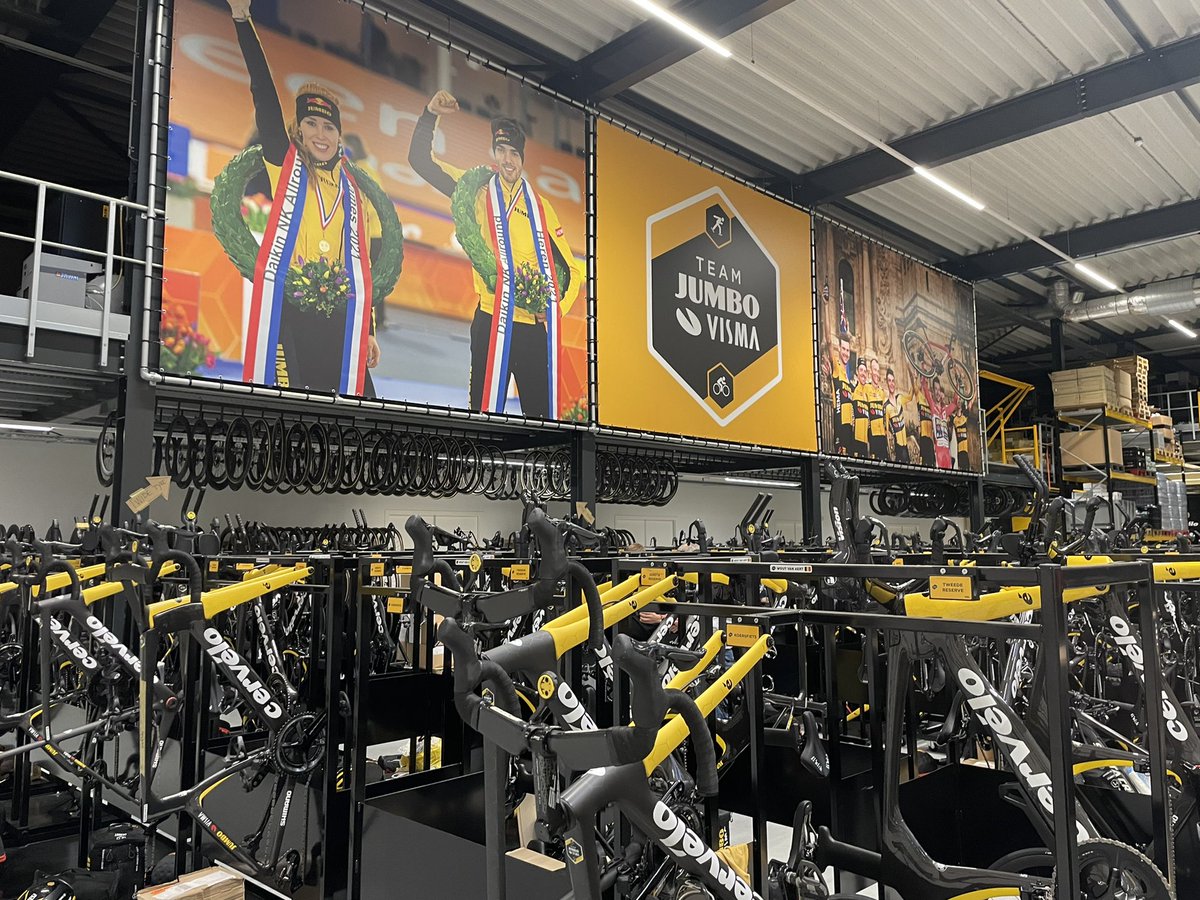 assinkbas's tweet photo. Namens @hwvdetubanters bij @JumboVismaRoad op bezoek voor vergadering @KNWU over @TJVacademy. #dikkebandenrace #knwu #servicecourse https://t.co/rei1FTKVrg