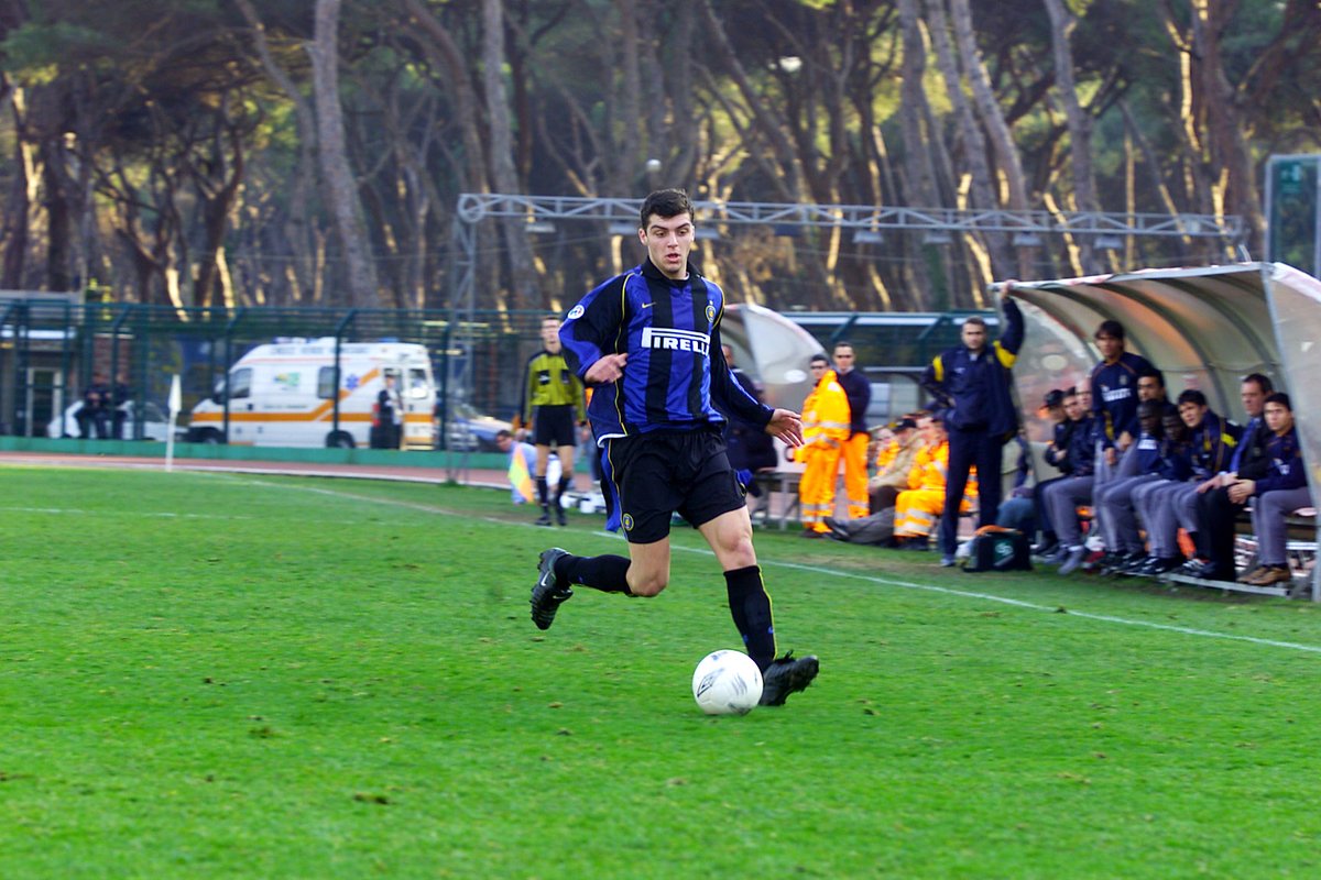 Inter's tweet photo. Dalla Primavera al Tetto del Mondo 🌎
Grazie di tutto, Goran🇲🇰⚫🔵

#Pandev #ForzaInter https://t.co/LCFLVmTbYx