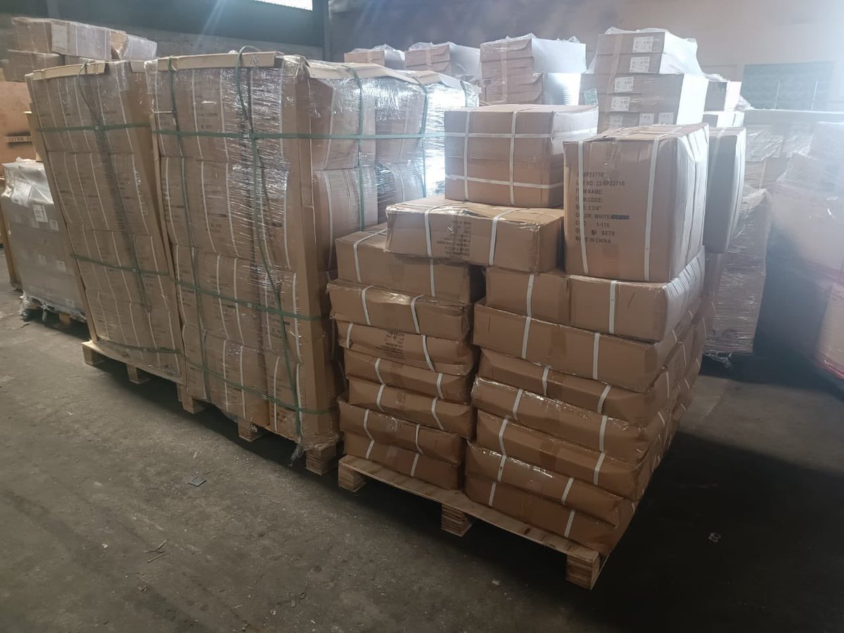 thegiftofchess's tweet photo. 3,000 chess sets have arrived safely in Lagos 🇳🇬
Through micro giving (5 set gifts) we can reach schools, prisons, clubs, orphanages & communities across Nigeria.
It’s a chess revolution!
Who needs chess sets? Who wants to help distribute chess sets?
All Hands on Deck 🎁♟ https://t.co/LJKwKDdrAt