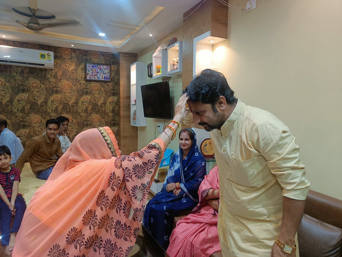 manojsharma_bjp's tweet photo. आज वार्ड नं-13 से मेरे कर्मठ पार्षद साथी प्रिय श्री @Vipinshivhare जी ने उनके निवास पर आत्मीय स्वागत किया।

आपके परिवार एवं मित्रों द्वारा दिए गए अपार प्रेम एवं सम्मान के लिए आप सभी का हृदय से आभारी हूं। https://t.co/pm5xi5PYio