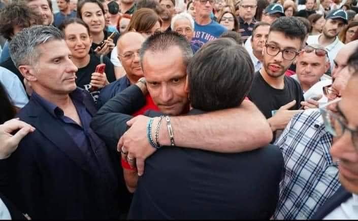 lvoir's tweet photo. “Sono #Marco lavoro nelle forze dell’ordine
Ero un elettore di destra. #Non #prendo il #RDC.
In famiglia #voteremo tutti per il #Presidente, perché è l’unico #politico #onesto, con una visione di futuro #innovativa
Il #PNRR lo deve attuare chi l’ha #creato"
#DallaParteGiusta https://t.co/fK4r4xjlHl