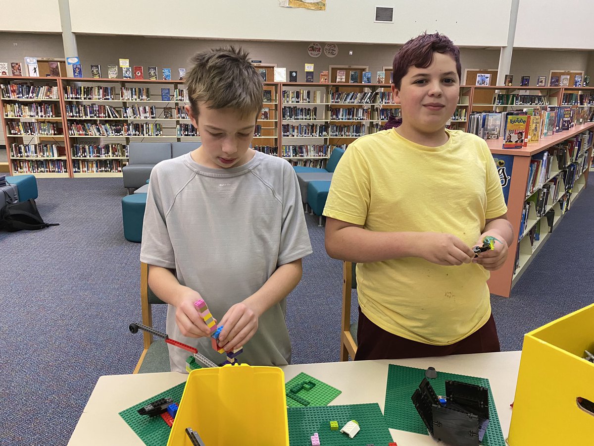 PPMS_media's tweet photo. 8th grade Makerspace had a big turnout today during lunch! https://t.co/xDmE0XOG8x
